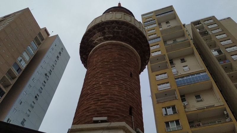 Bursa'da gökdelenlerin gölgesindeki 700 yıllık cami