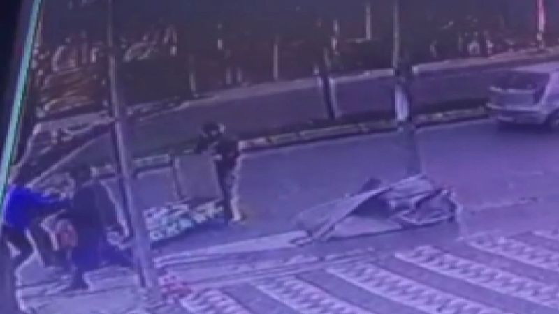 İstanbul'da fırtınada gençlerin boks makinesiyle imtihanı