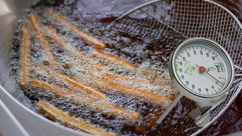 Tasarrufun ardındaki tehlike: Kızartma yağı tekrar kullanılır mı?