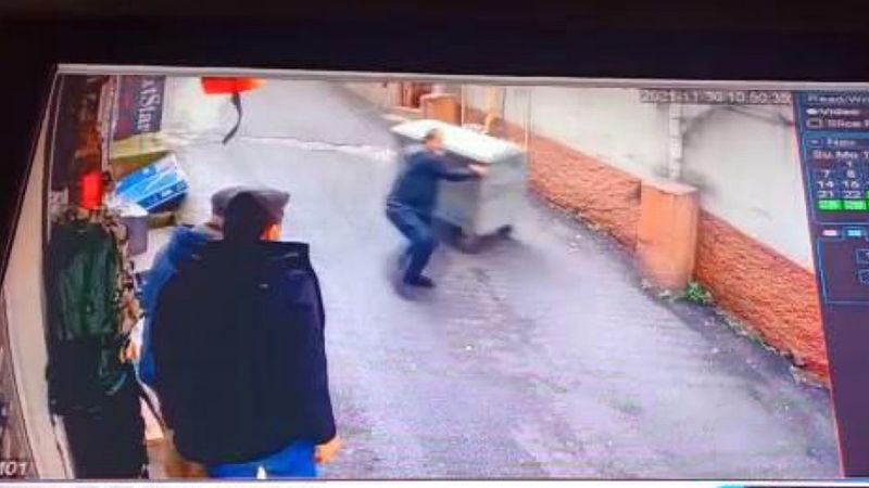 Zonguldak'ta rüzgarla sürüklenen konteynerin tutulma anı