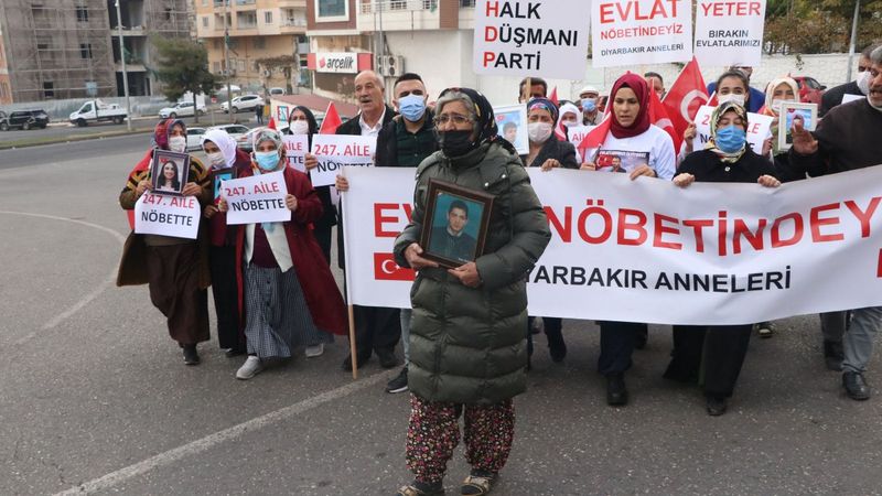 Diyarbakır’da, evlat nöbetine 1 anne daha katıldı
