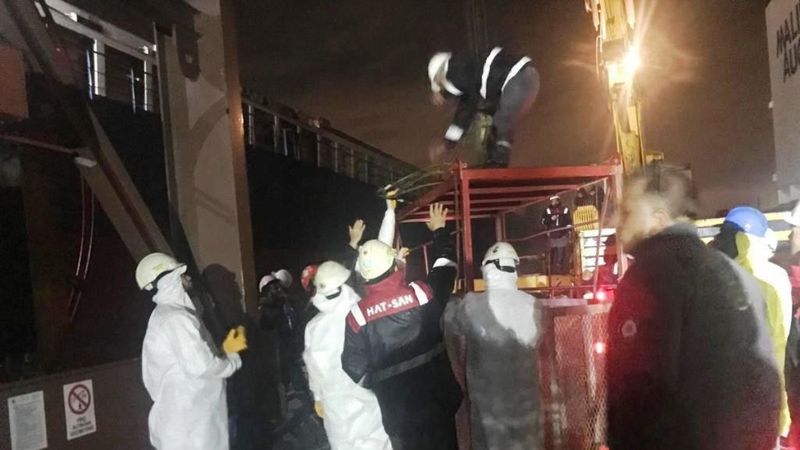 Yalova'da su almaya başlayan gemiden 21 personel tahliye edildi