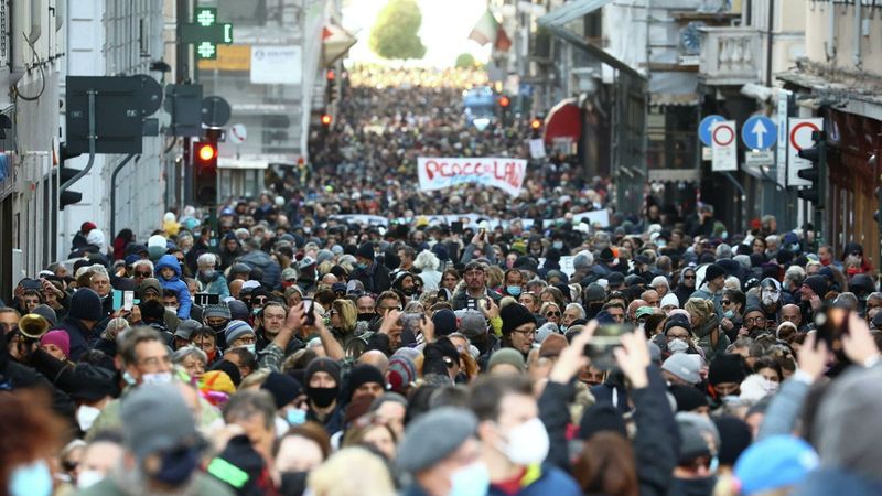İtalya'da salgın nedeniyle can kayıpları ve vakalar artıyor