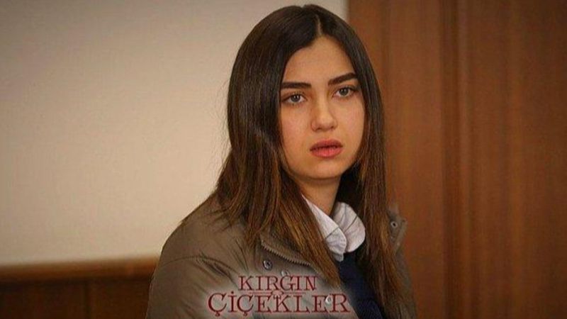 Kırgın Çiçekler'in Meral'i Aleyna Solaker yaptırdığı estetikler nedeniyle tanınmıyor