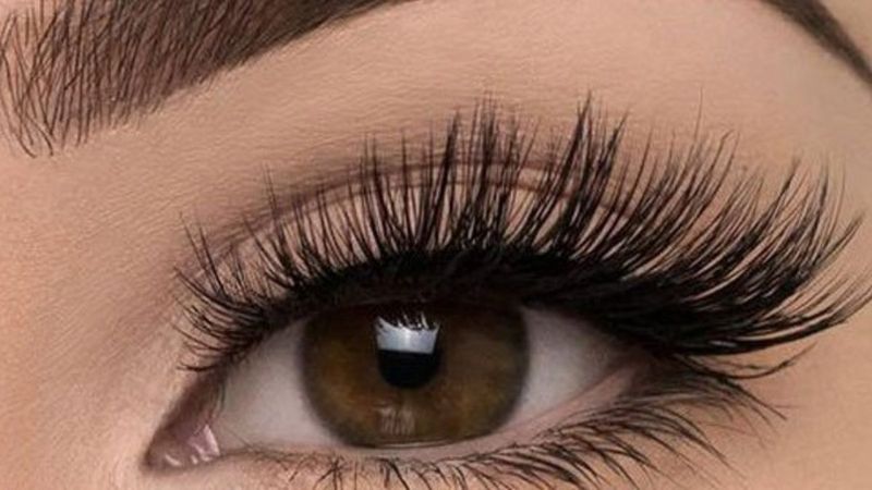 Gür kaşlar, ok gibi kirpikler için: Hint yağı mucizesi