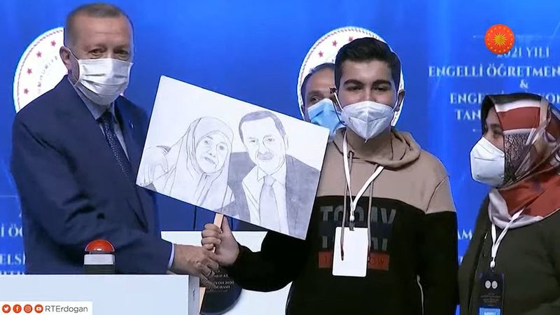 Cumhurbaşkanı Erdoğan'a, Engelli Öğretmen Atama Töreni'nde anlamlı hediye
