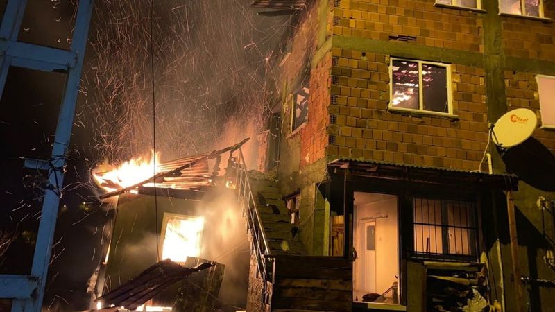 Kastamonu'daki sobadan çıkan kıvılcım iki evi küle çevirdi