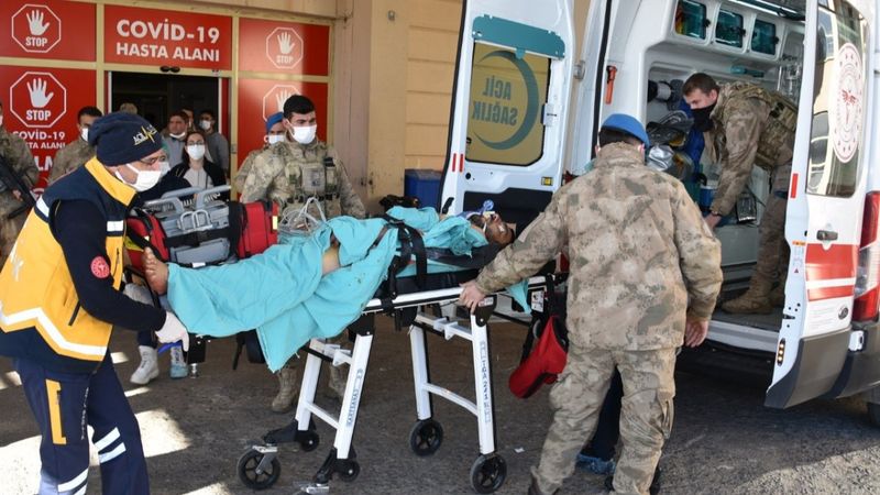 Şanlıurfa'daki hastanede husumetli aileler bıçaklarla kavgaya tutuştu