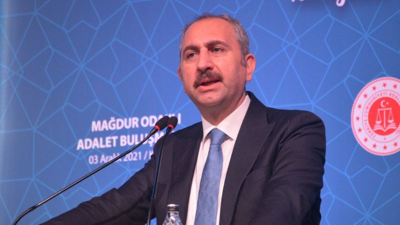 Abdulhamit Gül: Boşanma davalarını hızlandıracak usul üzerinde çalışıyoruz