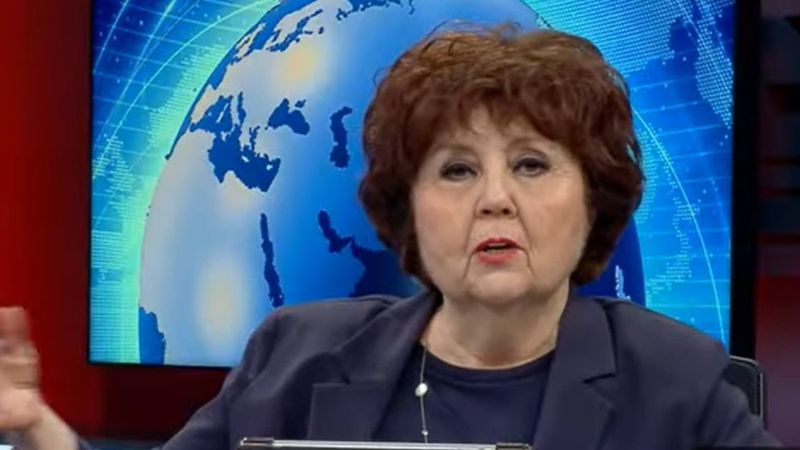 Ayşenur Arslan konuğuyla birlikte ilk milli deniz topuyla dalga geçti