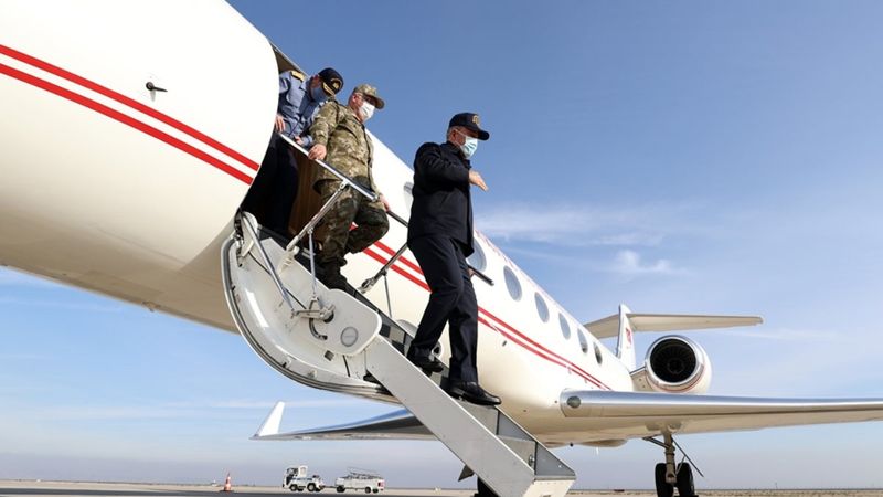 Hulusi Akar, Suriye sınır hattındaki birlikleri denetledi