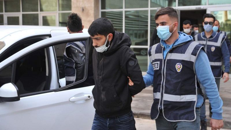 Antalya'da çaldıkları köpekle keşif yapan hırsızlar ev soydu