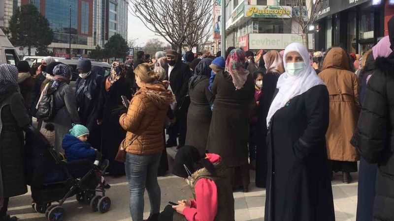 Van’da, indirimli alışveriş izdihamı