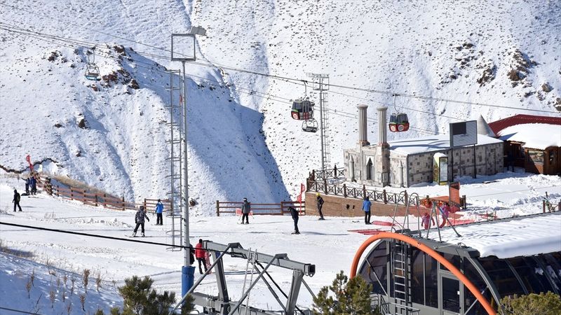 Palandöken'de kayak keyfi başladı