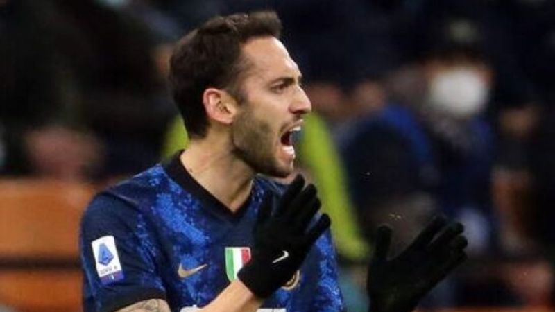 Hakan Çalhanoğlu: Kornerden kaleye şutu çalışıyordum