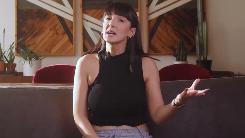 YouTuber Başak Kablan'ın tepki çeken 'başörtüsü' videosu