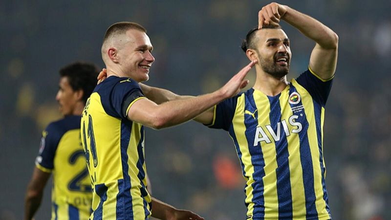 Attila Szalai asistleriyle döndü