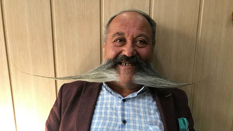 Bayburtlu Bayram bıyıklarını yıllardır kesmiyor