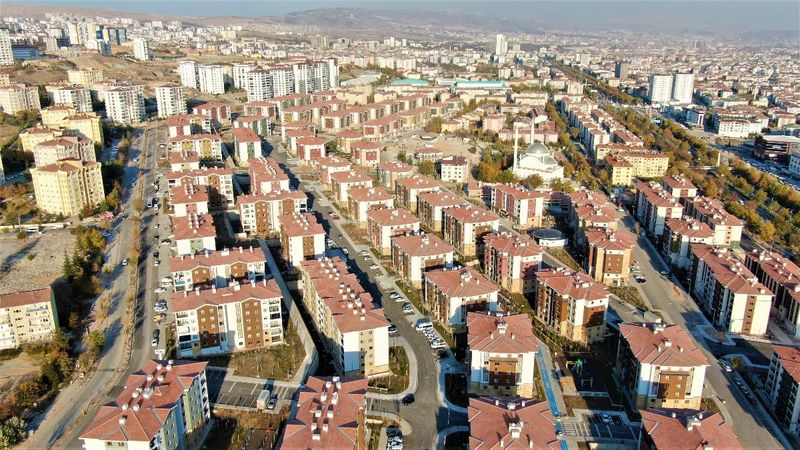 Elazığ'daki depremzedeler, konutlarının anahtarlarını aldı