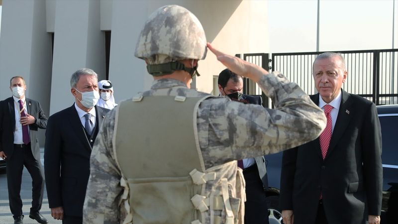 Cumhurbaşkanı Erdoğan'dan Katar'daki Türk üssüne ziyaret