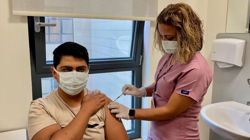 Eskişehir’de 100'üncü TURKOVAC gönüllüsü aşı yaptırdı