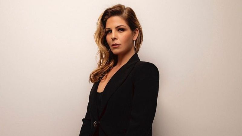 Pelin Öztekin, göbek attı