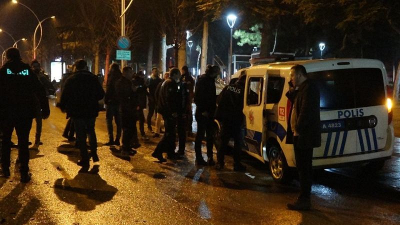 Çorum'da kavga ihbarına giden iki polis aracı çarpıştı