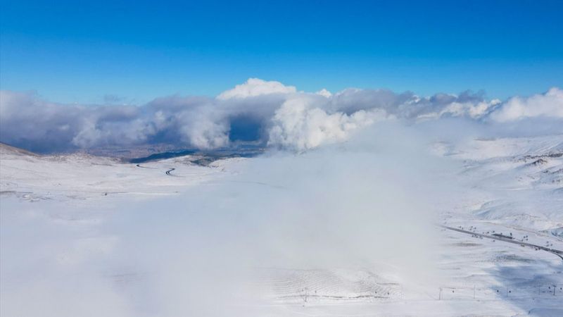 Erciyes'te kar kalınlığı 50 santimetreye ulaştı