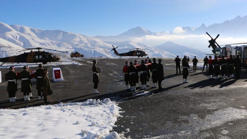 Hakkari'de 3 şehit için askeri tören düzenlendi