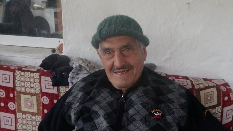 Muğla'daki Fedai amca yanan ormanlar için şiir yazdı