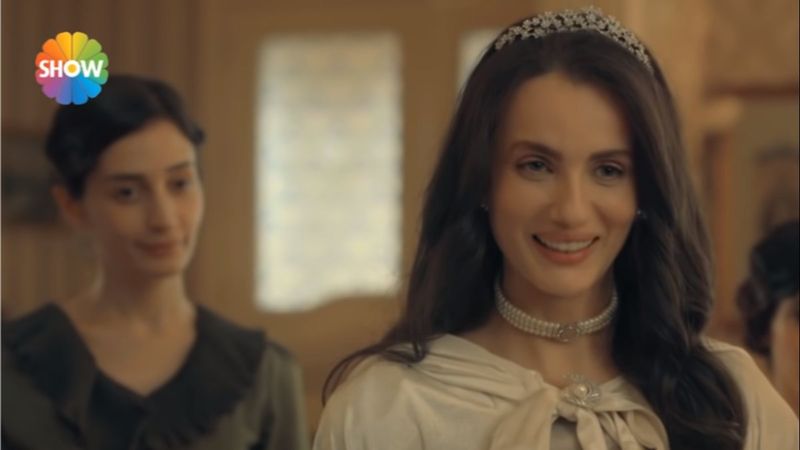 Aziz 7. bölüm fragmanı: Murat Yıldırım'ın eşi Iman Elbani gözüktü