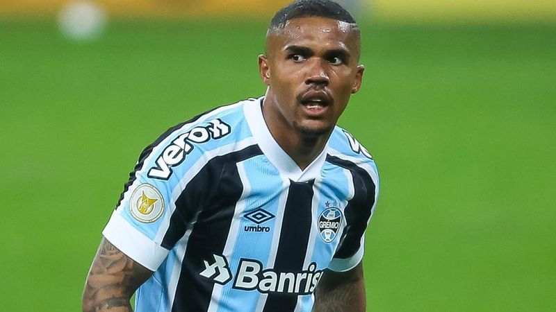 Douglas Costa, takımı küme düştükten sonra parti verdi