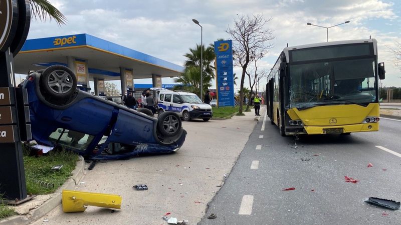 Pendik’te otobüs ile otomobil çarpıştı