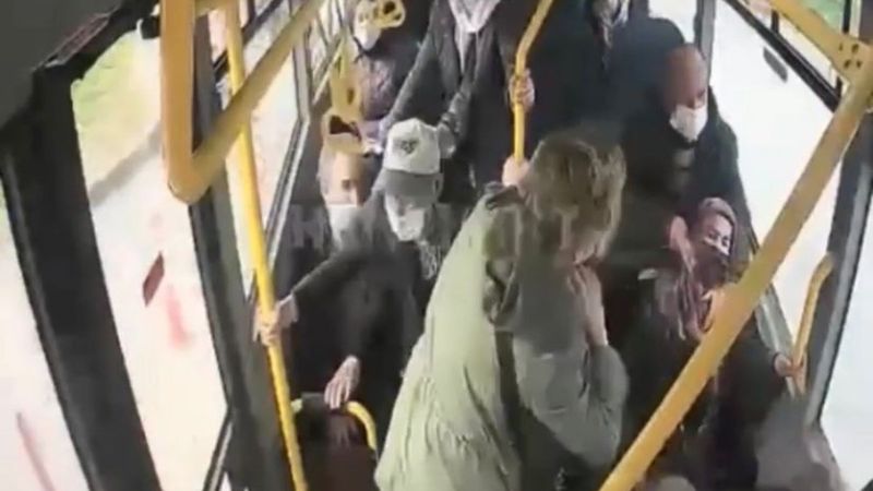 Kocaeli'de otobüste fenalaşan yolcu için güzergahını değiştirdi