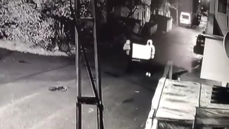 Pendik'te hırsızlar evden televizyon çaldı