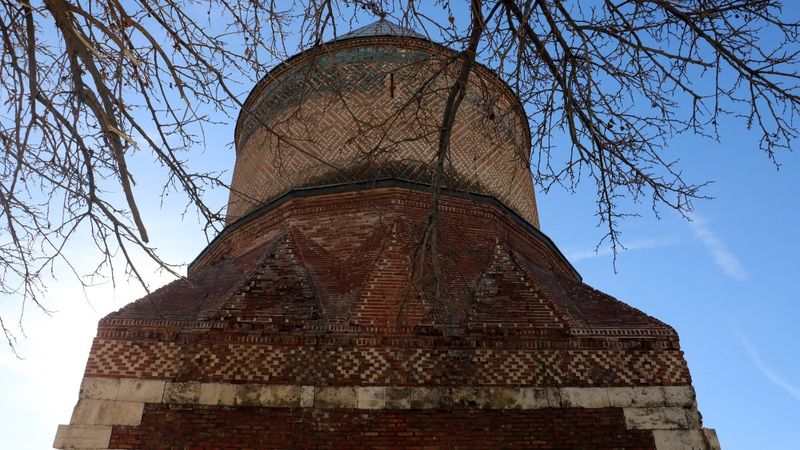 Sivas'ın 674 yıllık tarihi yapısı dökülmeye başladı