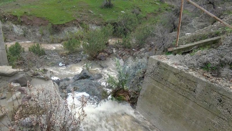 Ayvalık'ta çöken maden duvarından dereye atık karıştığı iddiası