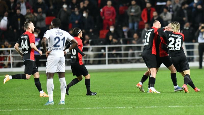 Gaziantep, Fenerbahçe'yi 3 golle mağlup etti