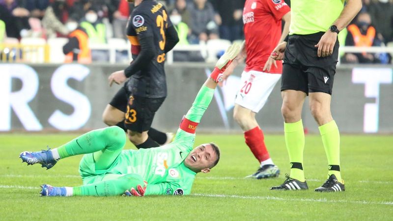 Galatasaray'da Muslera sakatlandı