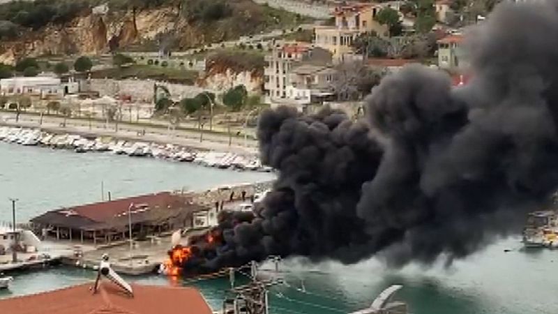 Balıkesir'de Jandarma Komutanlığı'nın yeni botu alevlere teslim oldu