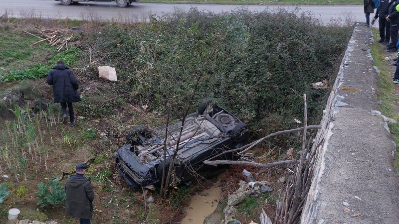 Samsun'da kontrolden çıkan araç kanala yuvarlandı