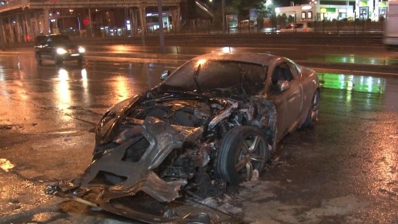 Avcılar'da milyonluk araç alev alev yandı