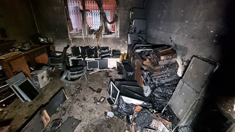 Adana'da, Suriyeli ailenin evinde yangın: Bilgisayarlar yandı