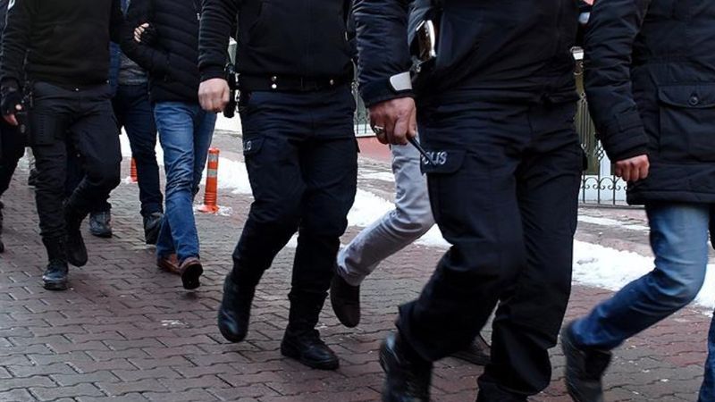 İzmir'de uyuşturucu kaçakçıları gözaltına alındı