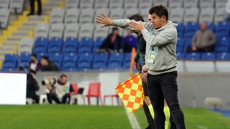 Emre Belözoğlu, Pereira'yı geçti