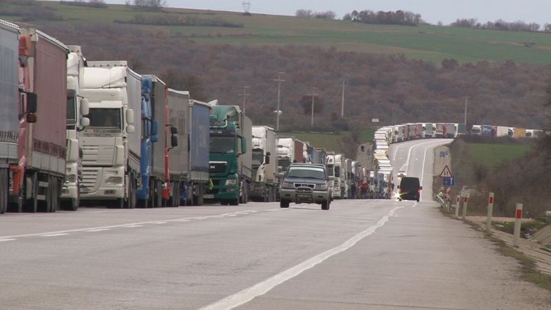 Hamzabeyli Sınırı'ndaki tır kuyrukları, ihracatın engellenmesine bağlandı