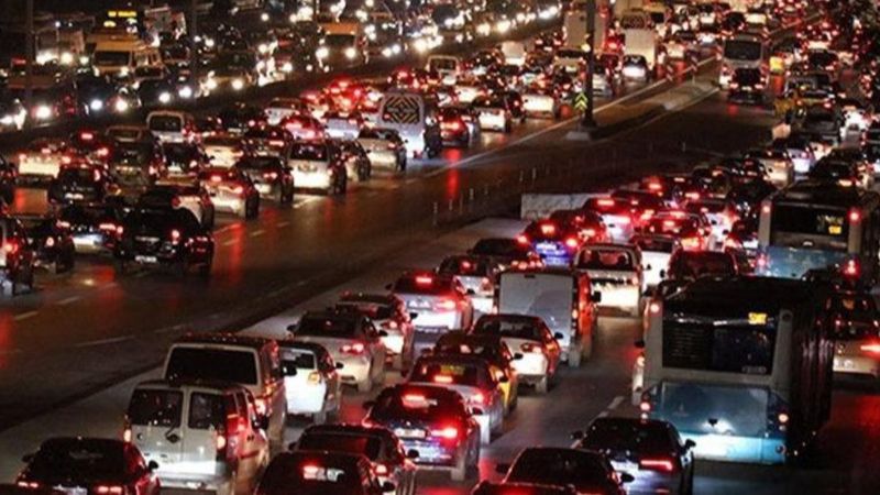 İstanbul'da trafik yoğunluğu yaşanıyor