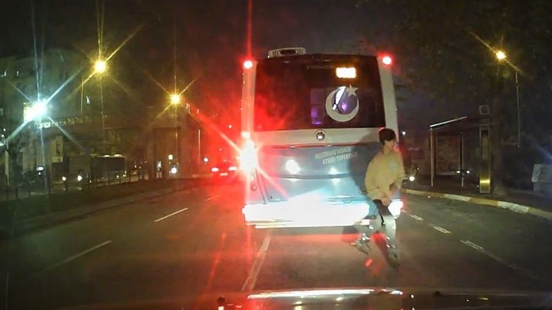 Antalya’da patenli gencin tehlikeli inadı kamerada