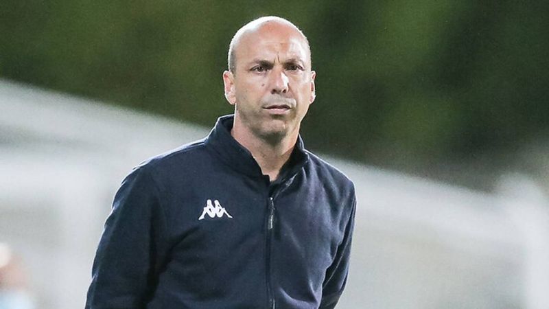 Estoril, Pinheiro için tazminat istiyor