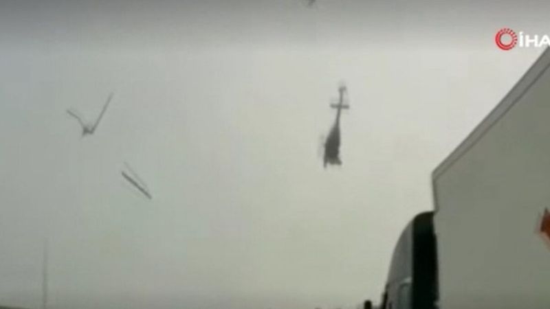ABD’de helikopter, otoyola düştü